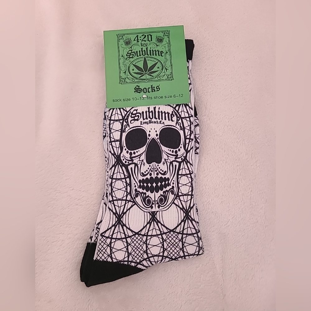 420 by Sublime Skull socks Long beach Size 10-13 NOS